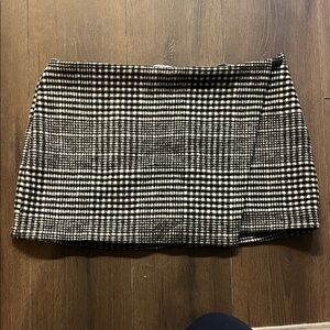 Abercrombie & Fitch Black and White Plaid Mini Skirt
